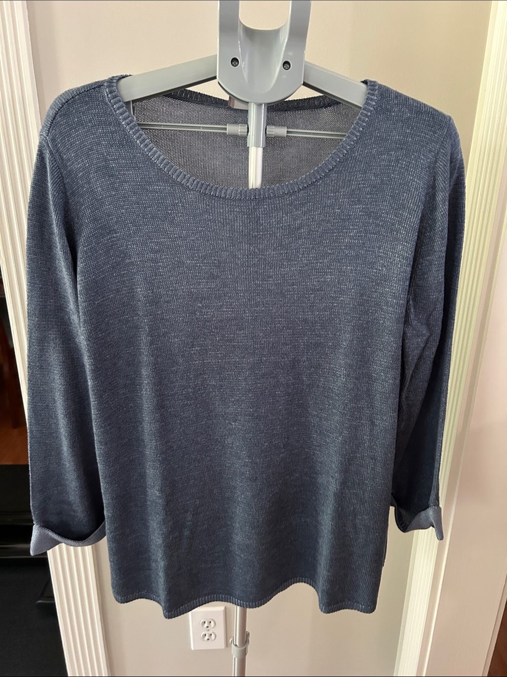 Chico's Heathered Slate Blue Lightweight Knit Scoop Neck Top. Size 3 - XL